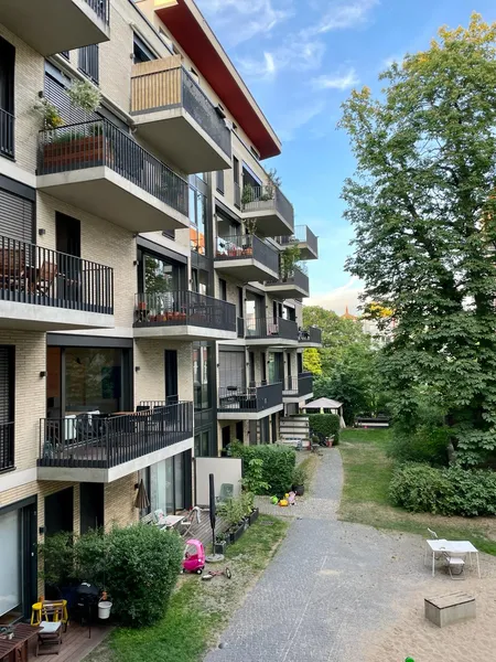 Luxuriöse 4-Zi-Wohnung (120qm) in Berlin-Mitte am Engelbecken m. Kamin, 2 Balkonen (+optional Sauna) — photo 1